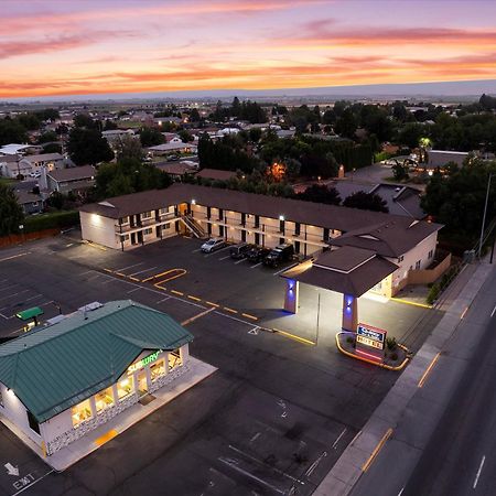 Quincy Inn And Suites Exterior foto