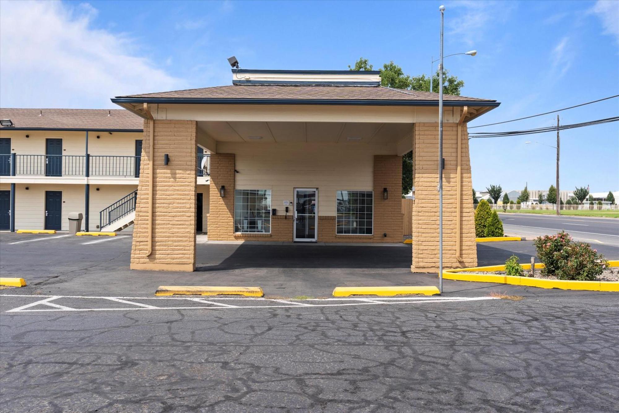 Quincy Inn And Suites Exterior foto