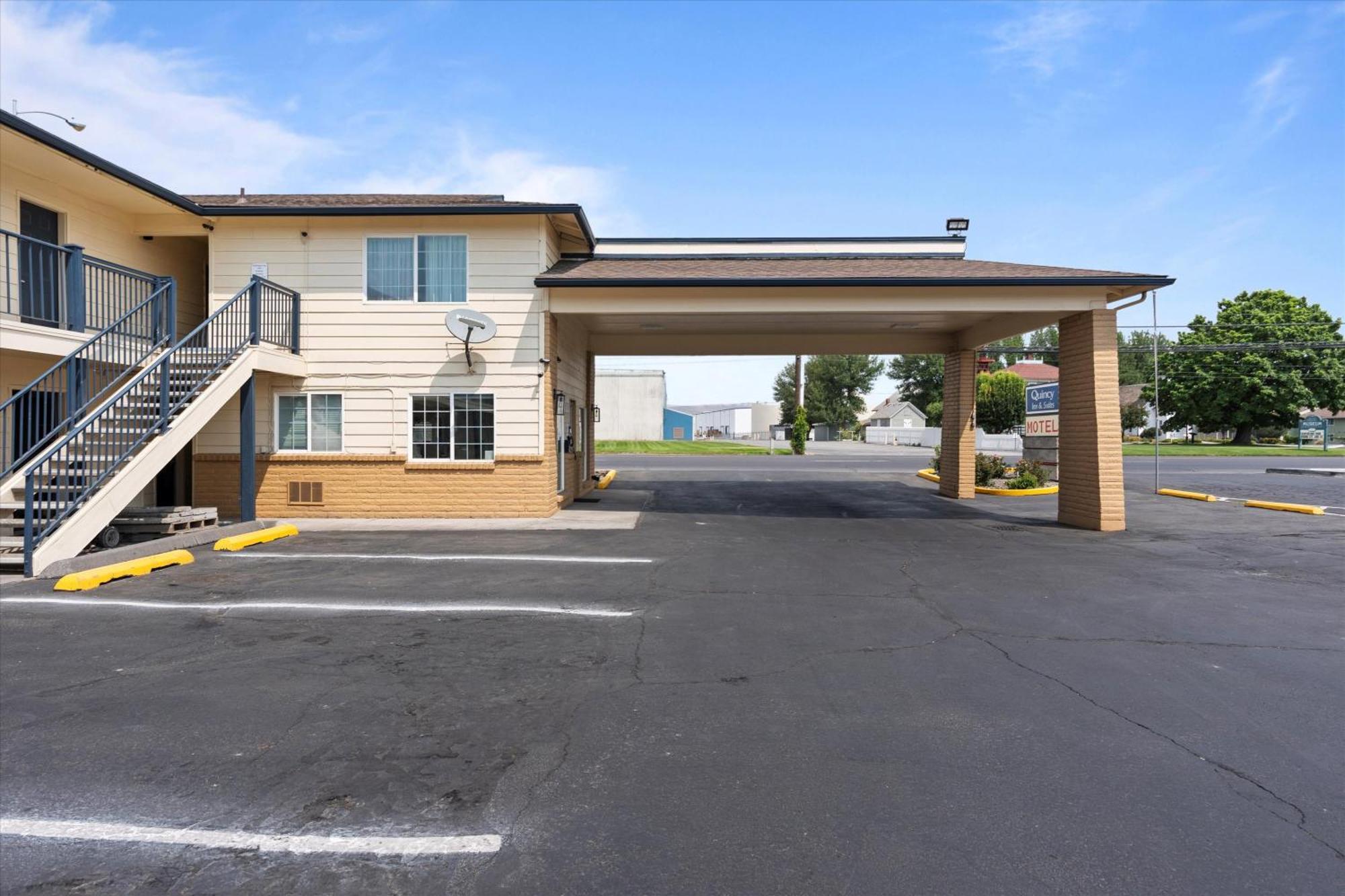 Quincy Inn And Suites Exterior foto