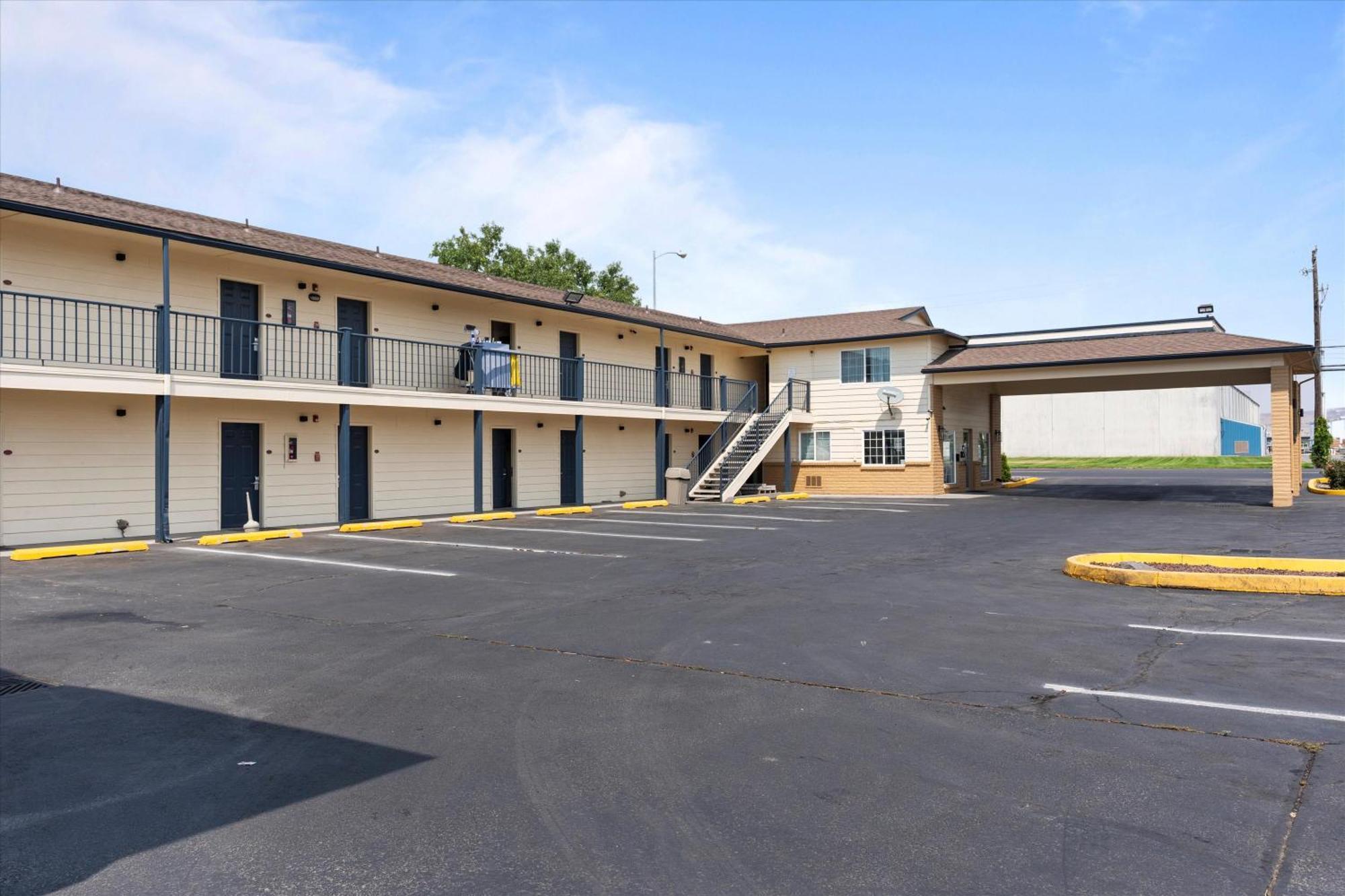 Quincy Inn And Suites Exterior foto